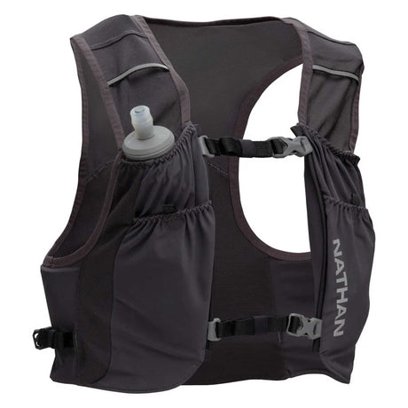 Nathan Pinnacle Featherlite 1.5 L veste d'hydratation de course à pied - Charcoal / Reflective Silver