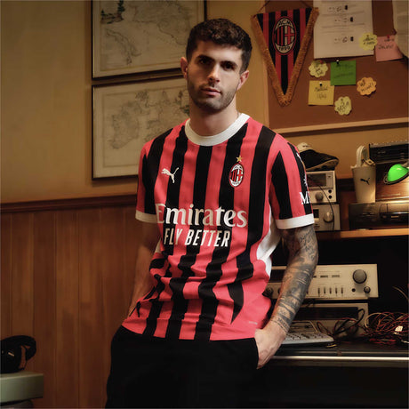 Maillot AC Milan domicile 2024/25 Puma live Christian Pulisic- rouge / noir