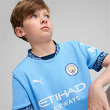 Maillot Manchester City FC domicile 24/25 Replica officiel Puma pour enfants - Team Light Blue / Marine Blue