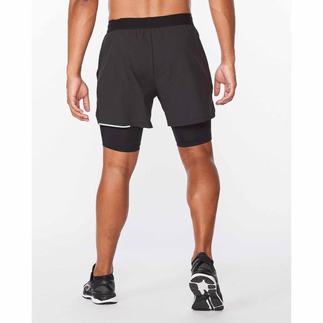 2XU Aero 2 en 1 shorts de course à pied 5 pouces pour homme noir vue de dos