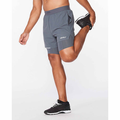 2XU Aero 2 en 1 shorts de course à pied 5 pouces pour homme turbulence angle