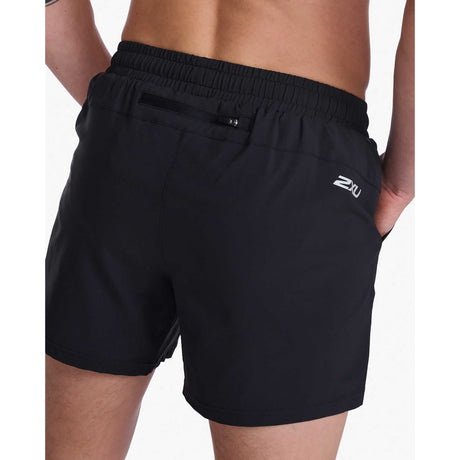 2XU Aero 5 Inch short de course à pied homme dos détail -noir / argent réfléchissant