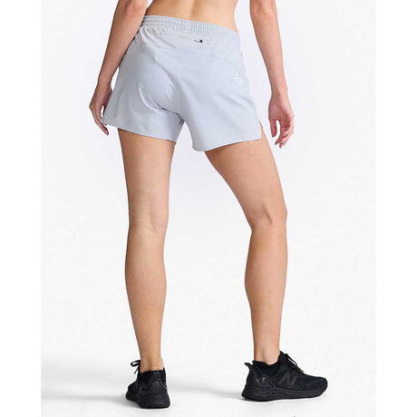 2XU Aero 5-Inch Shorts de course à pied femme dos-harbour mist / blanc réfléchissant