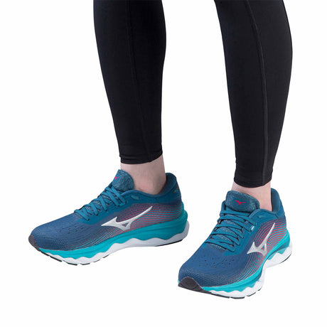 Mizuno Wave Sky 5 chaussure de course à pied pour femme paire sur modèle